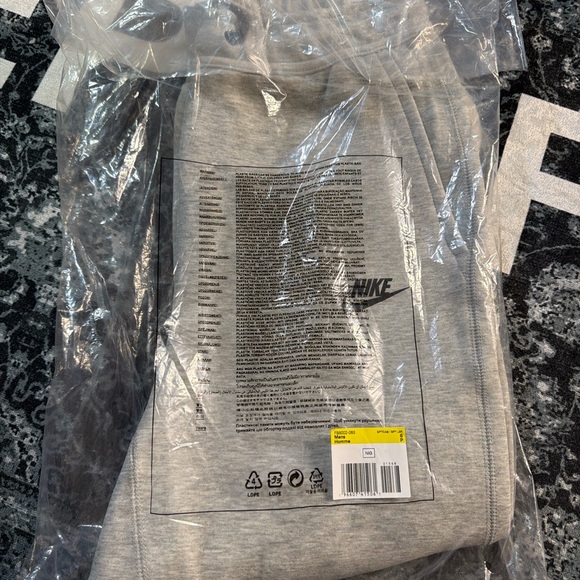 Nike Men's Gray Tech Fleece Sweatpants